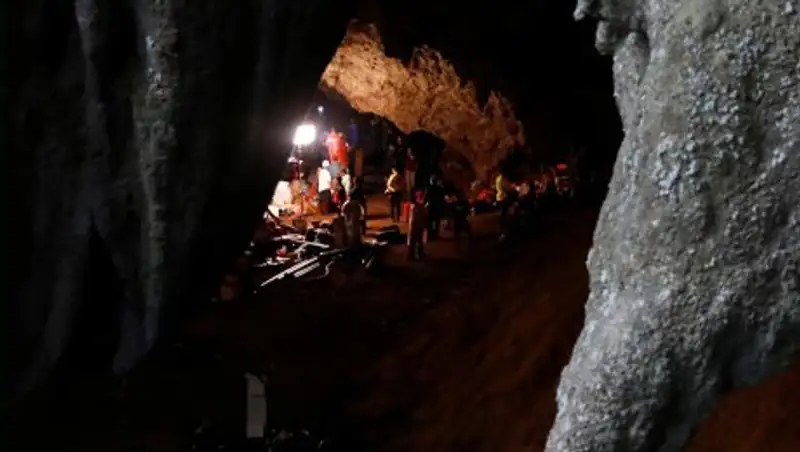 Более половины детей выведены из затопленной пещеры в Таиланде