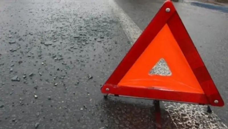 Припаркованный «КамАЗ» задавил пять человек