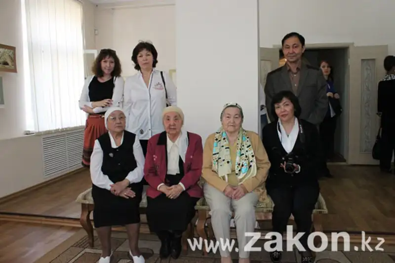 В Восточно-Казахстанском музее искусств открылась выставка Шангерея Ибраева (фото) В Восточно-Казахстанском музее искусств открылась выставка Шангерея Ибраева (фото), фото - Новости Zakon.kz от 17.05.2012 17:25