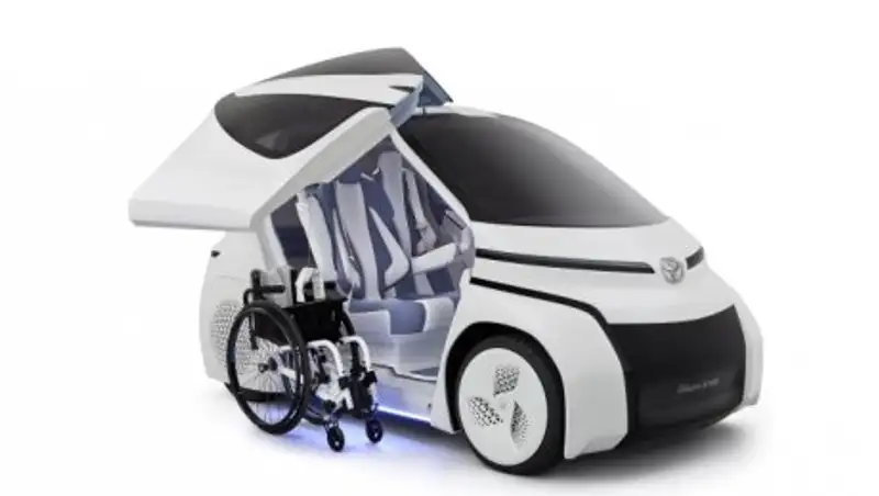 Toyota построила электрокар для людей в инвалидной коляске