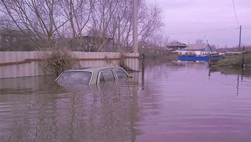 В Атбасаре расселяют семьи, оставшиеся после наводнения без крова