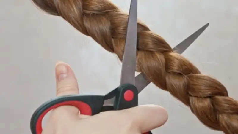 Боксер отрезала косу во время взвешивания ради участия в чемпионате России