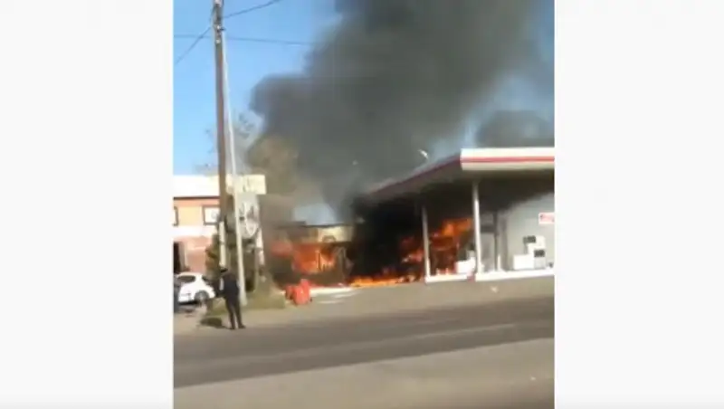 В Алматы горит АЗС