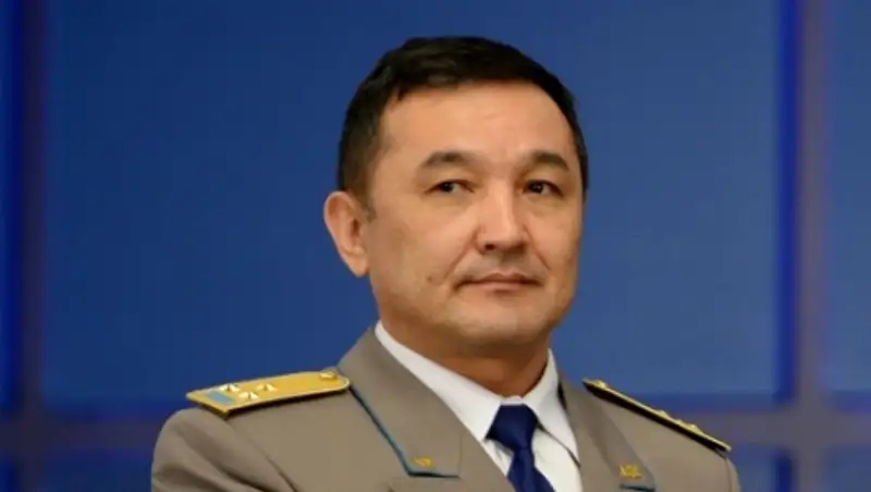 А.Мырзахметов поздравил космонавта Аимбетова с присвоением звания "Халы&#1179; &#1179;а&#1211;арманы"