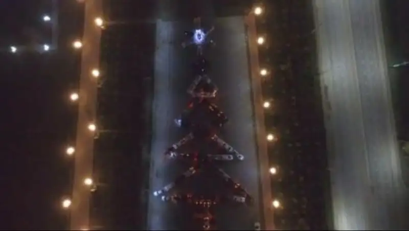 Елку из машин собрали в Шымкенте