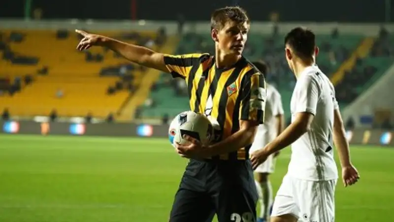 Аршавин о партнерах по "Кайрату": чаще обижаются, чем слушают мои подсказки