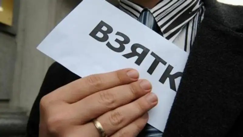 Аким города Жетысай задержан при получении взятки