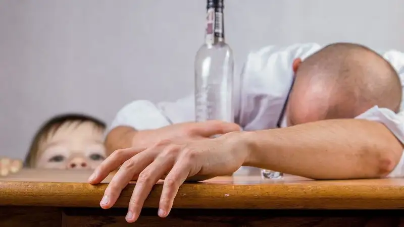 Стали известны подробности жизни семьи в Актобе, где скончался малыш