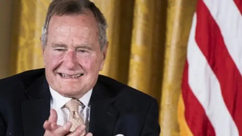 Джордж Буш попал в реанимацию