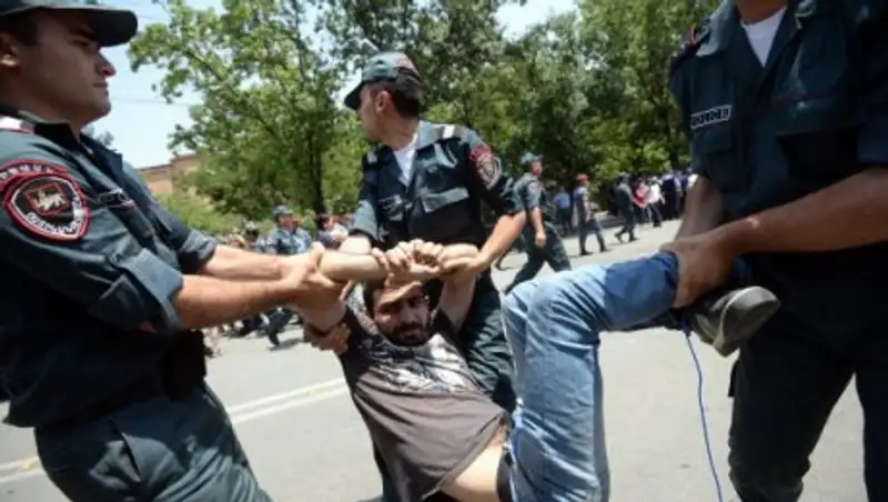 В Ереване полиция задержала 37 демонстрантов