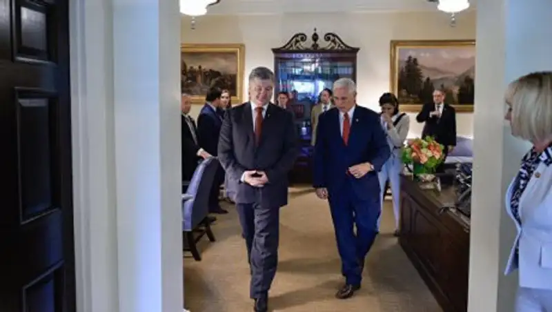 Вице-президент США обсудил с Порошенко минские соглашения