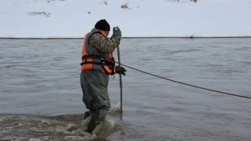 Найдено тело одного из пропавших в реке братьев в Карагандинской области
