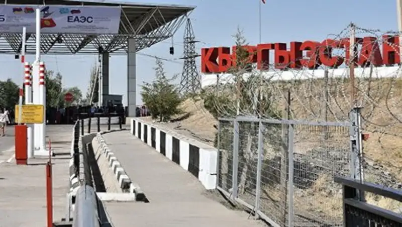 На казахстанско-кыргызской границе сократилось число простаивающих машин