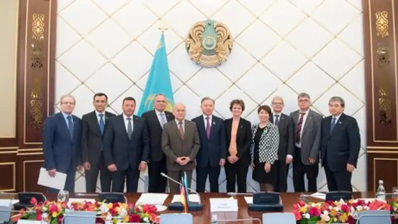 Вопросы сотрудничества обсудили спикер Мажилиса и парламентарии из ФРГ  