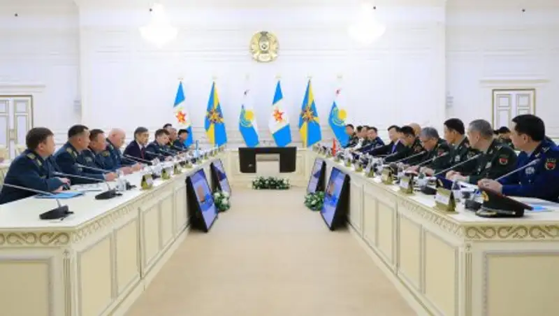 В Казахстан прибыли китайские военные