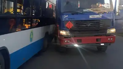 ДТП, автобус, грузовик , фото - Новости Zakon.kz от 03.06.2022 09:55