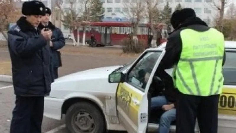 Подозреваемого в нападении на полицейского разыскивают в Акмолинской области