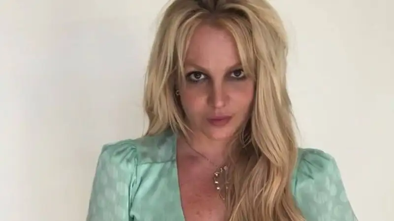 Бритни Спирс официально освободили от отцовской опеки