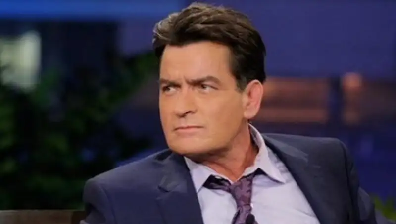 Шесть женщин подготовили иски против ВИЧ-инфицированного Чарли Шина