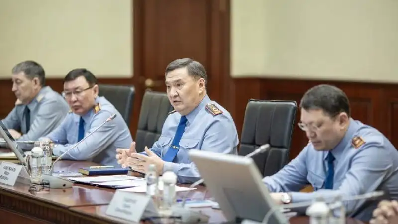 Полицейский должен быть порядочным и компетентным – глава МВД