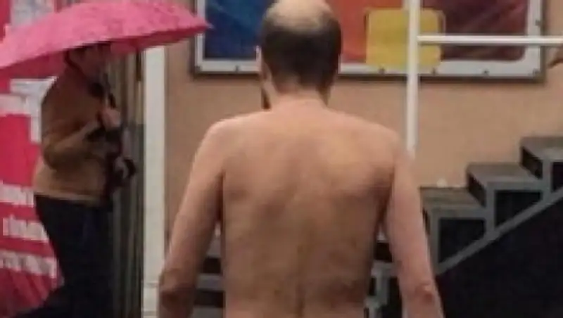 Устькаменогорцу, разгуливавшему голым по городу, не грозит наказание