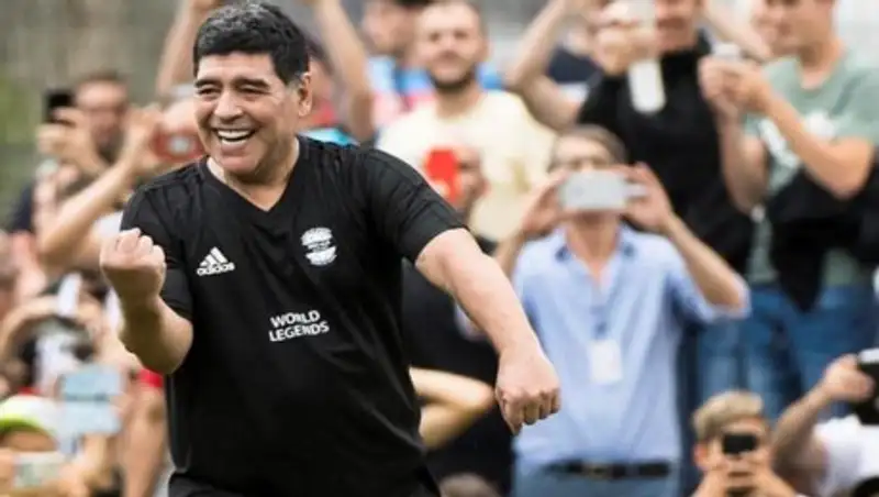 Марадона признал еще троих детей