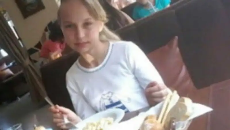 11-летняя школьница в Алматы подрабатывает репетитором, чтобы прокормить семью