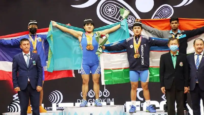 Мировой рекордсмен Едиге Емберды стал чемпионом Азии по тяжелой атлетике