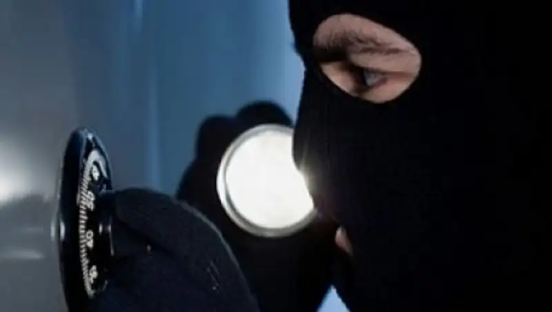 Кредитную фирму ограбили в Акмолинской области, похитили 2,5 млн тенге