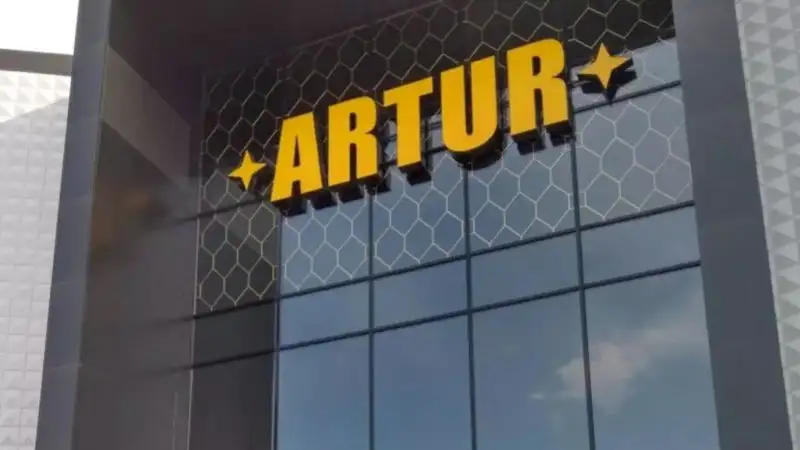 Администрация ТД в Павлодаре объяснила, почему на людей упала крыша