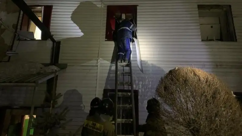 В Караганде два человека получили ожоги в результате взрыва газа в жилом доме