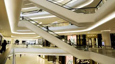 В столичном ТРЦ сорвался эскалатор – есть пострадавшие, фото - Новости Zakon.kz от 01.04.2023 01:13