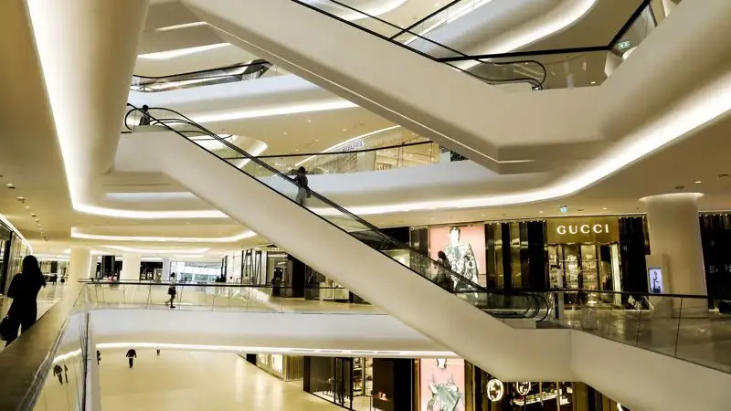 В столичном ТРЦ сорвался эскалатор – есть пострадавшие