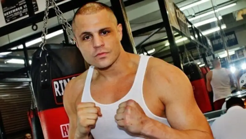 TOP-5 боев соперника Бейбута Шуменова – БиДжея Флореса