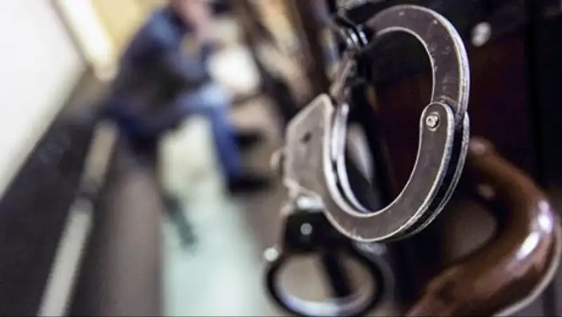 Сотрудника УИС ВКО арестовали по подозрению в системной коррупции