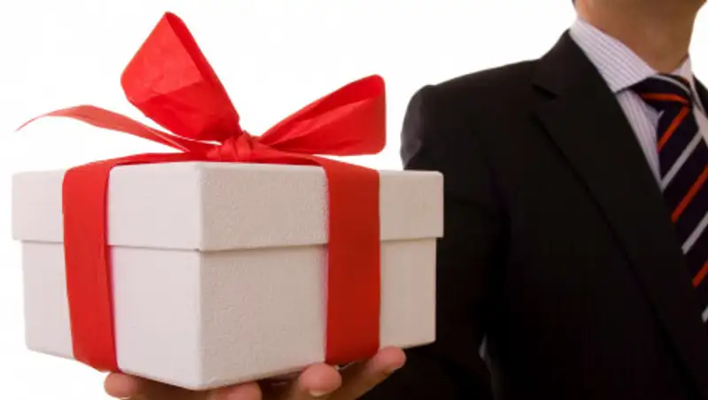 Какие "подарки" дарят госслужащим