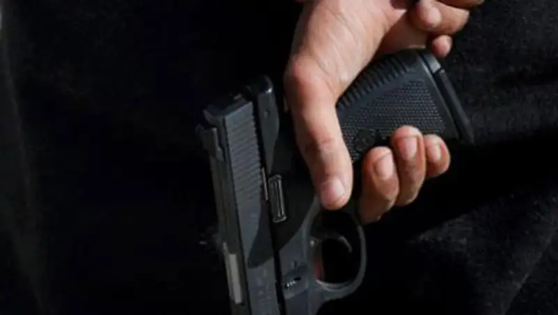 В Семее четверо мужчин избили случайного прохожего, а затем расстреляли его