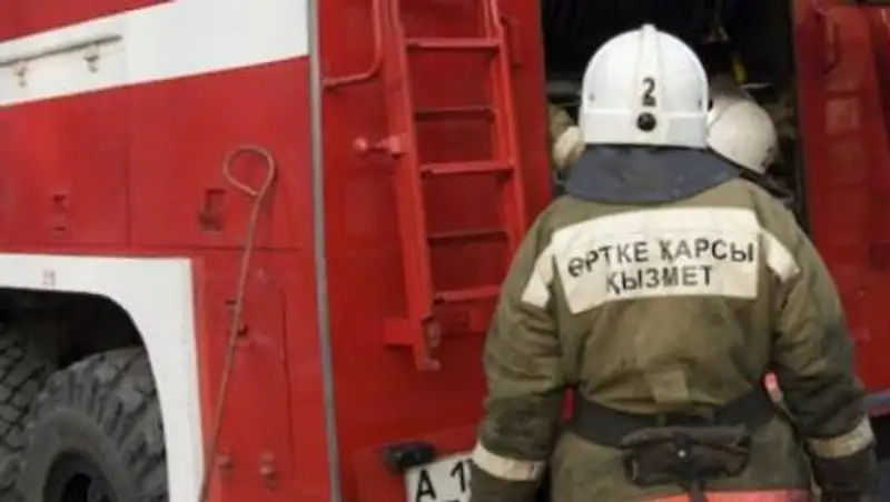 125 человек эвакуировали из-за пожара в магазине Петропавловска