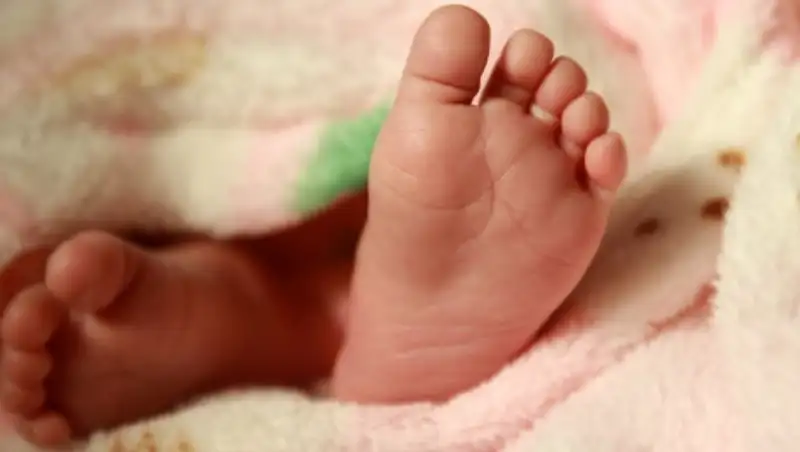 Двое младенцев заболели коронавирусом в Алматинской области