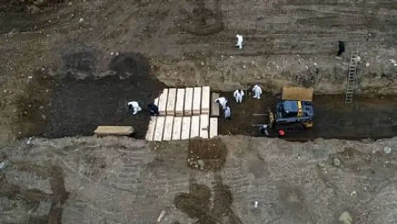 США побили суточный рекорд по числу смертей от коронавируса