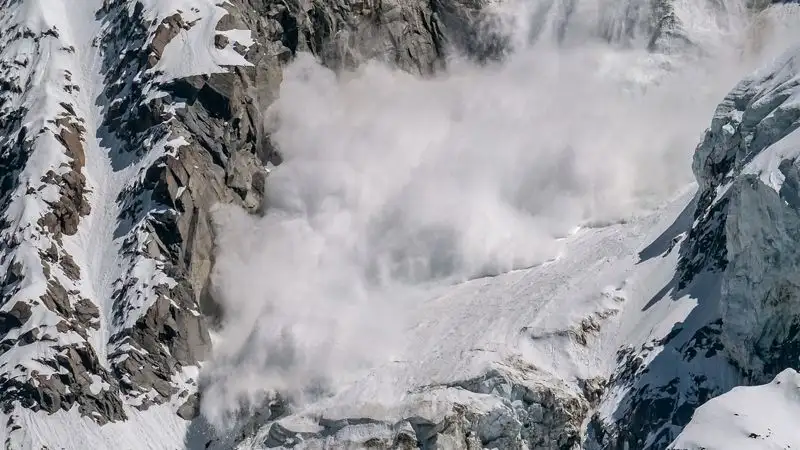 В Таджикистане 17 человек погибли при сходе лавины