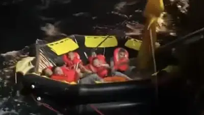 спасение моряков при крушении корабля в Таиланде