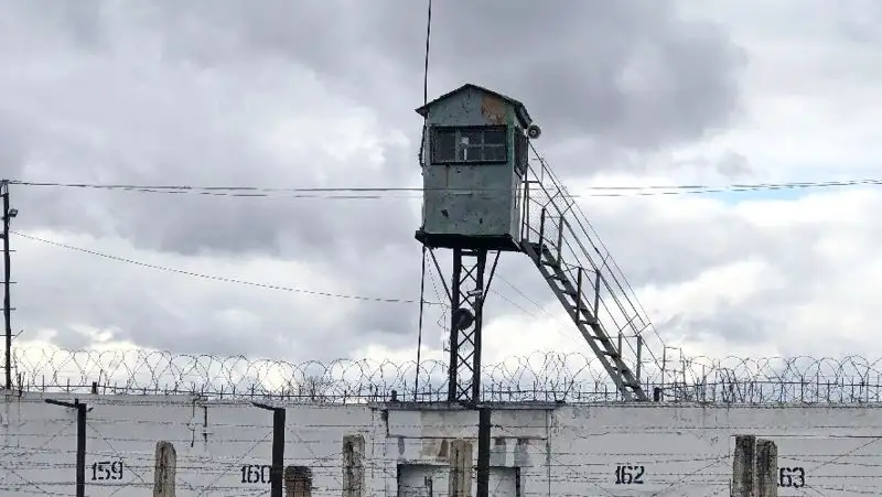 Осужденный избил сотрудника колонии в Карагандинской области