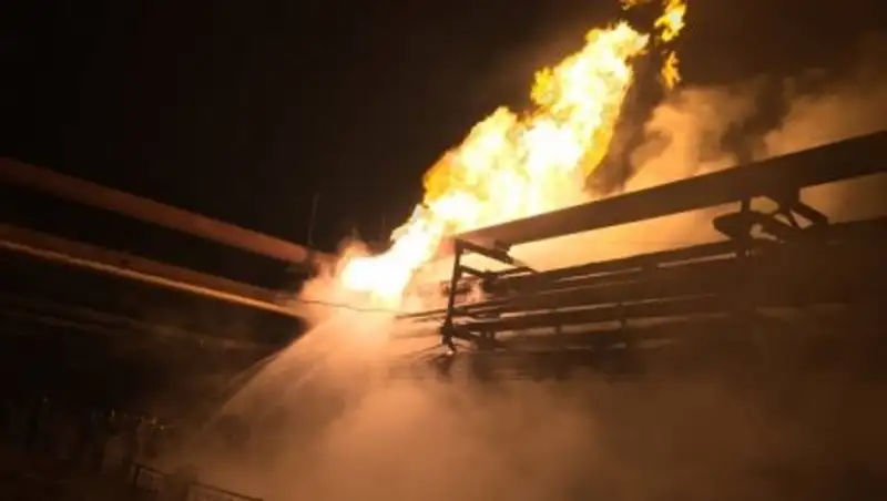 В Темиртау горит газопровод