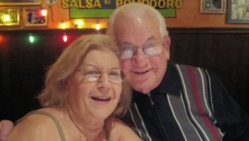 Прожившие вместе 69 лет супруги из США скончались с разницей в 40 минут