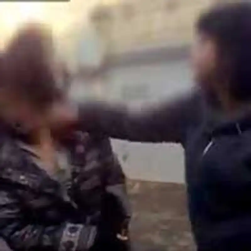 В Актау 14-летние школьницы зверски избили одноклассницу, фото - Новости Zakon.kz от 21.05.2013 15:31