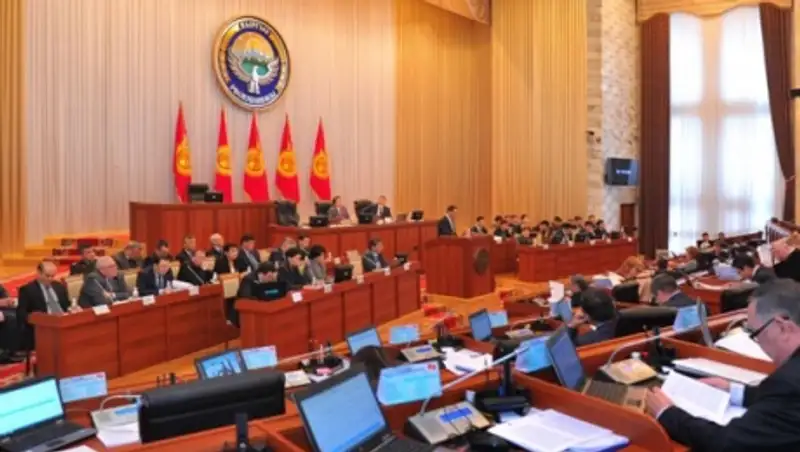 Парламент Киргизии избрал Жээнбекова премьер-министром страны