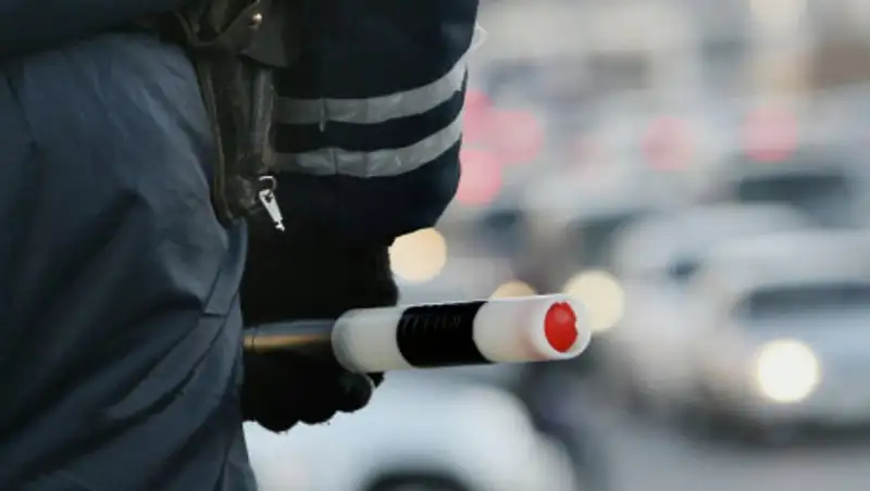 Тургумбаев рассказал, когда запрещено и разрешено использовать жезлы