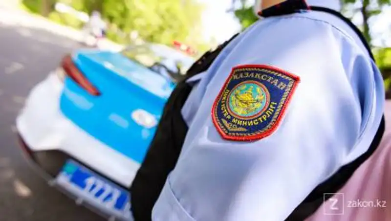 Выехавший на встречную полосу водитель попал на видео в Алматы