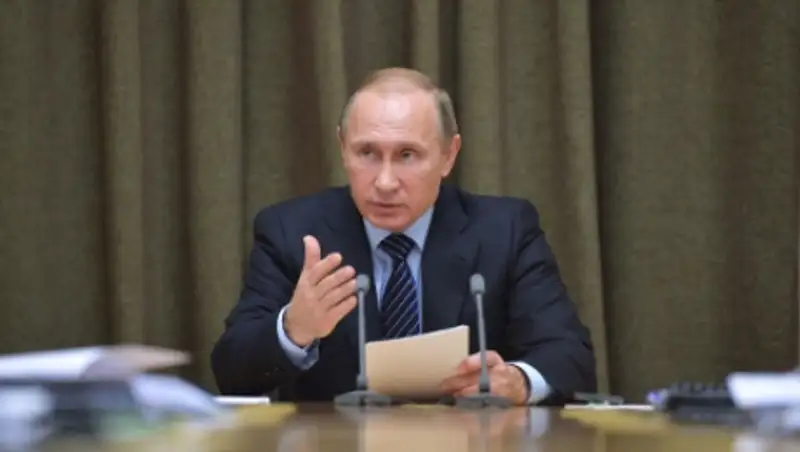 Путин поручил Мутко провести расследование допингового скандала